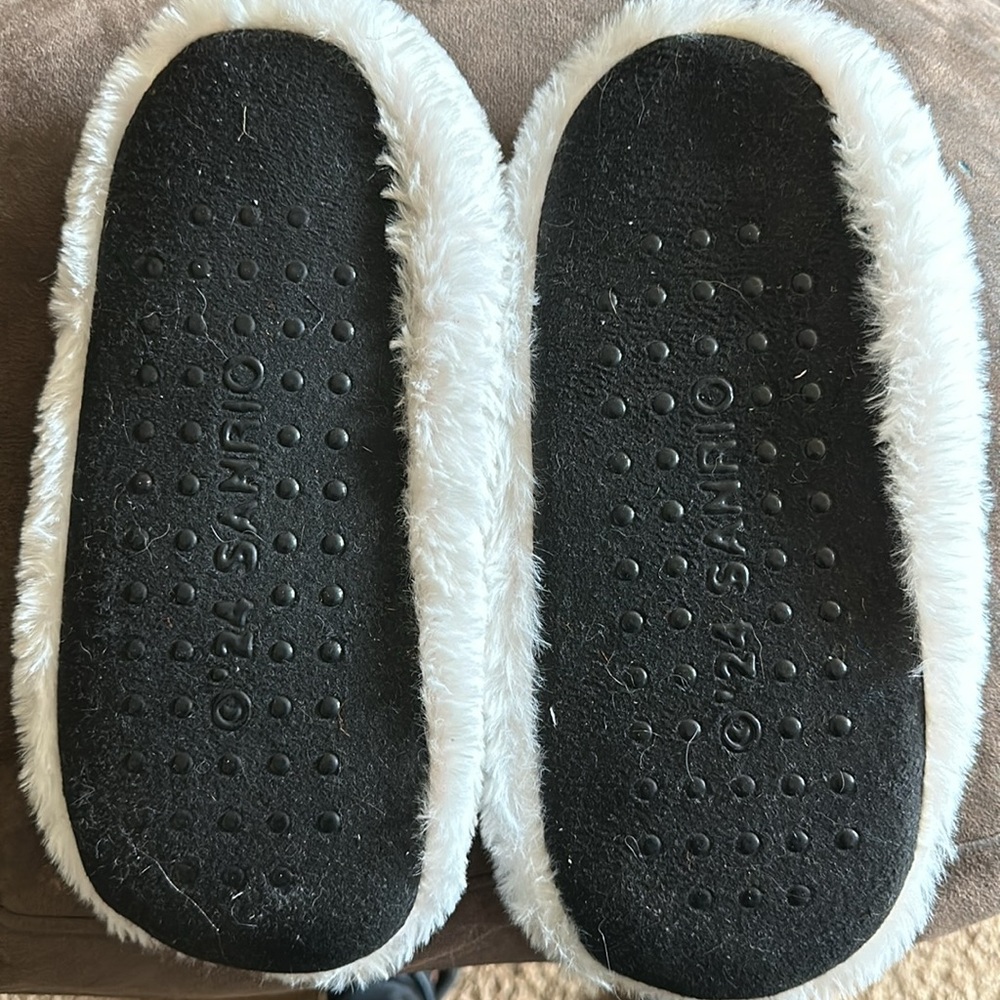 Hello Kitty Slippers- Large - Picture 2 of 2